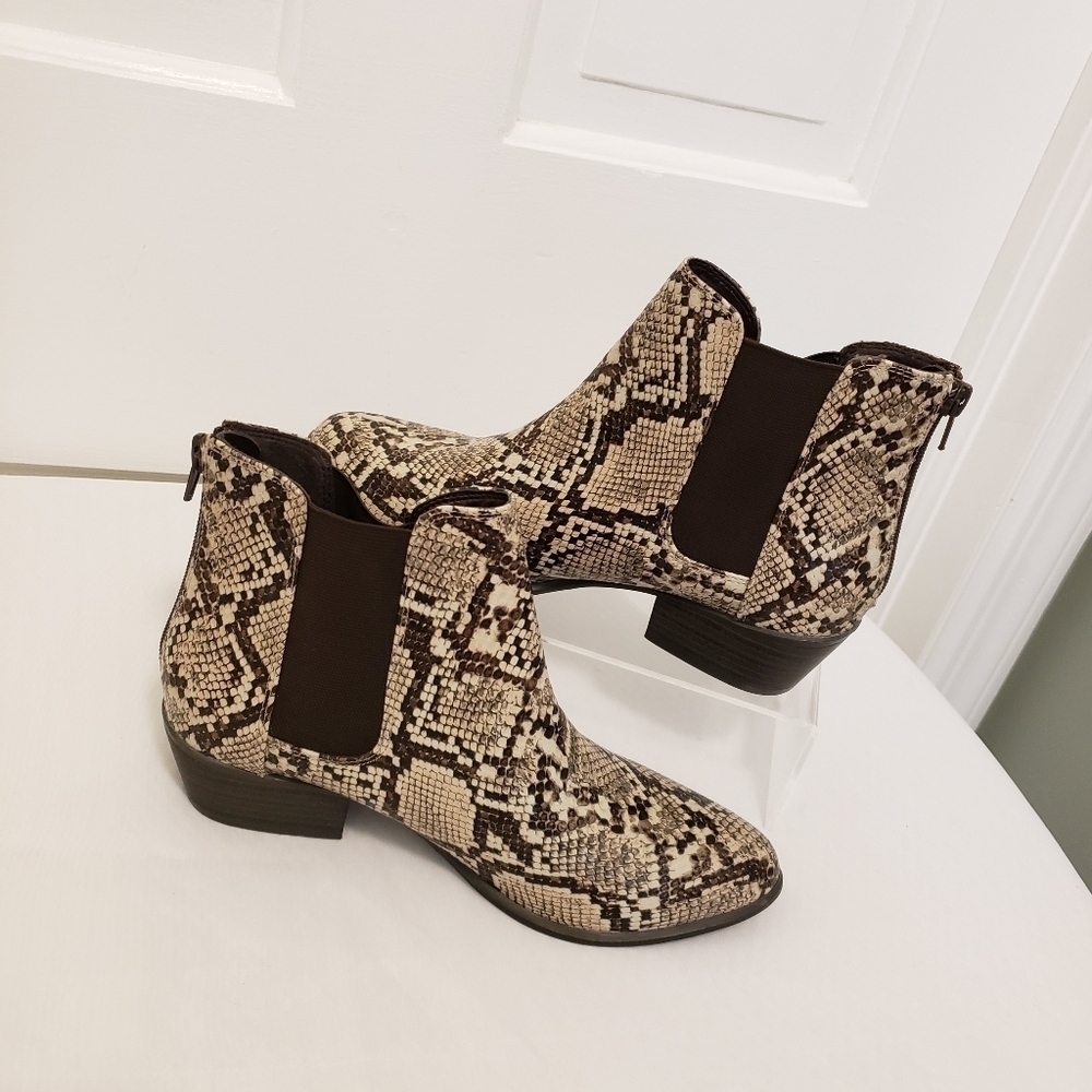 ESPRIT Snakeprint Brown & Cream Colored Booties Size 7.5M, Chic, Stylish - Picture 4 of 15